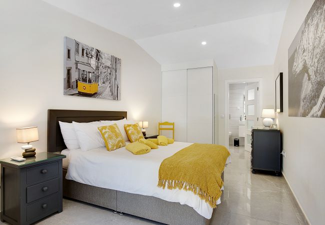 Rent by room in Lagoa - QA D1