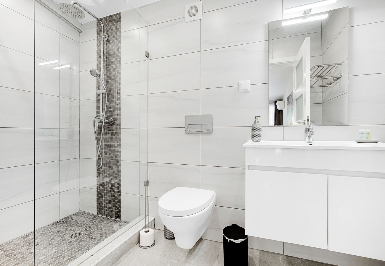 Rent by room in Lagoa - QA D1