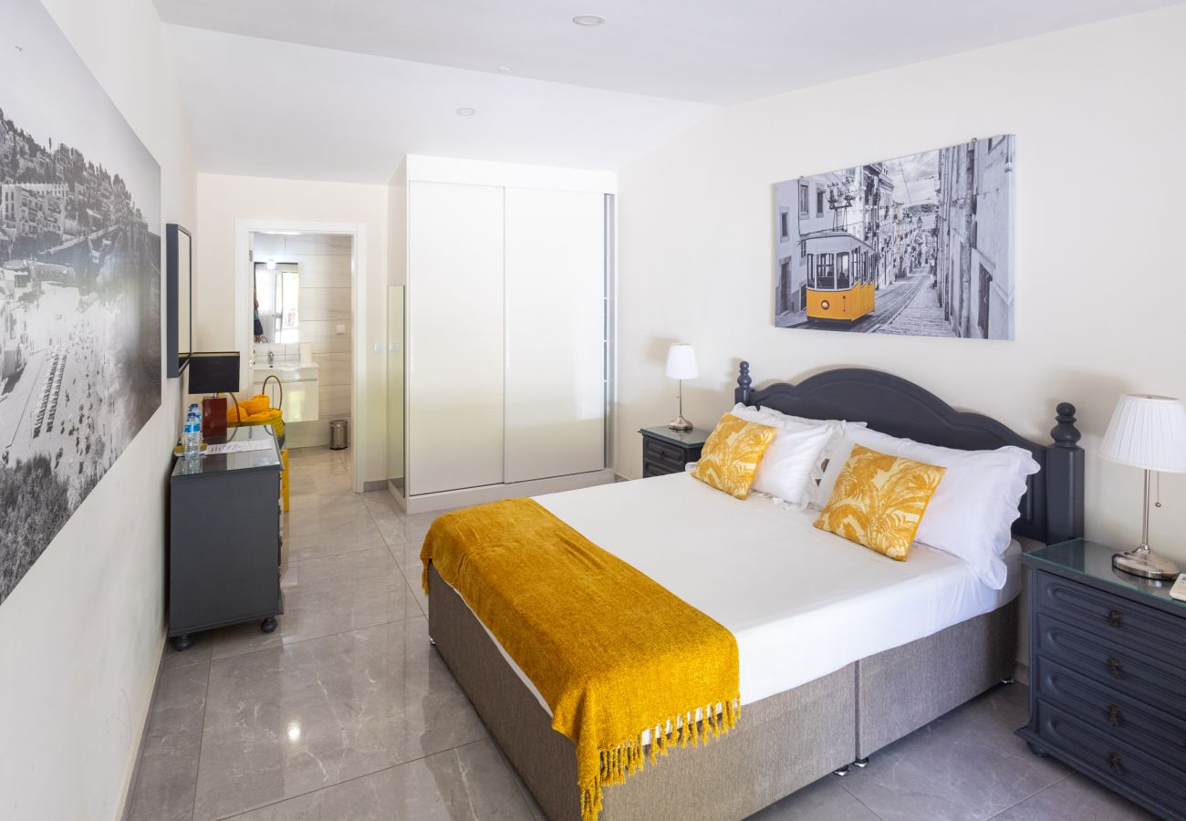 Rent by room in Lagoa - Quinta Aida Farmhouse Double Room