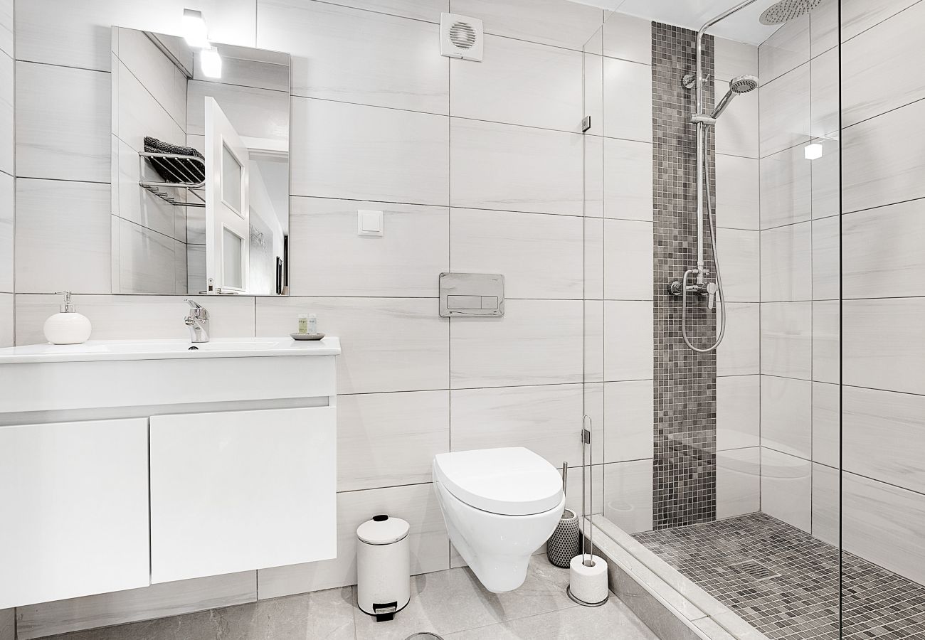 Rent by room in Lagoa - QA T1