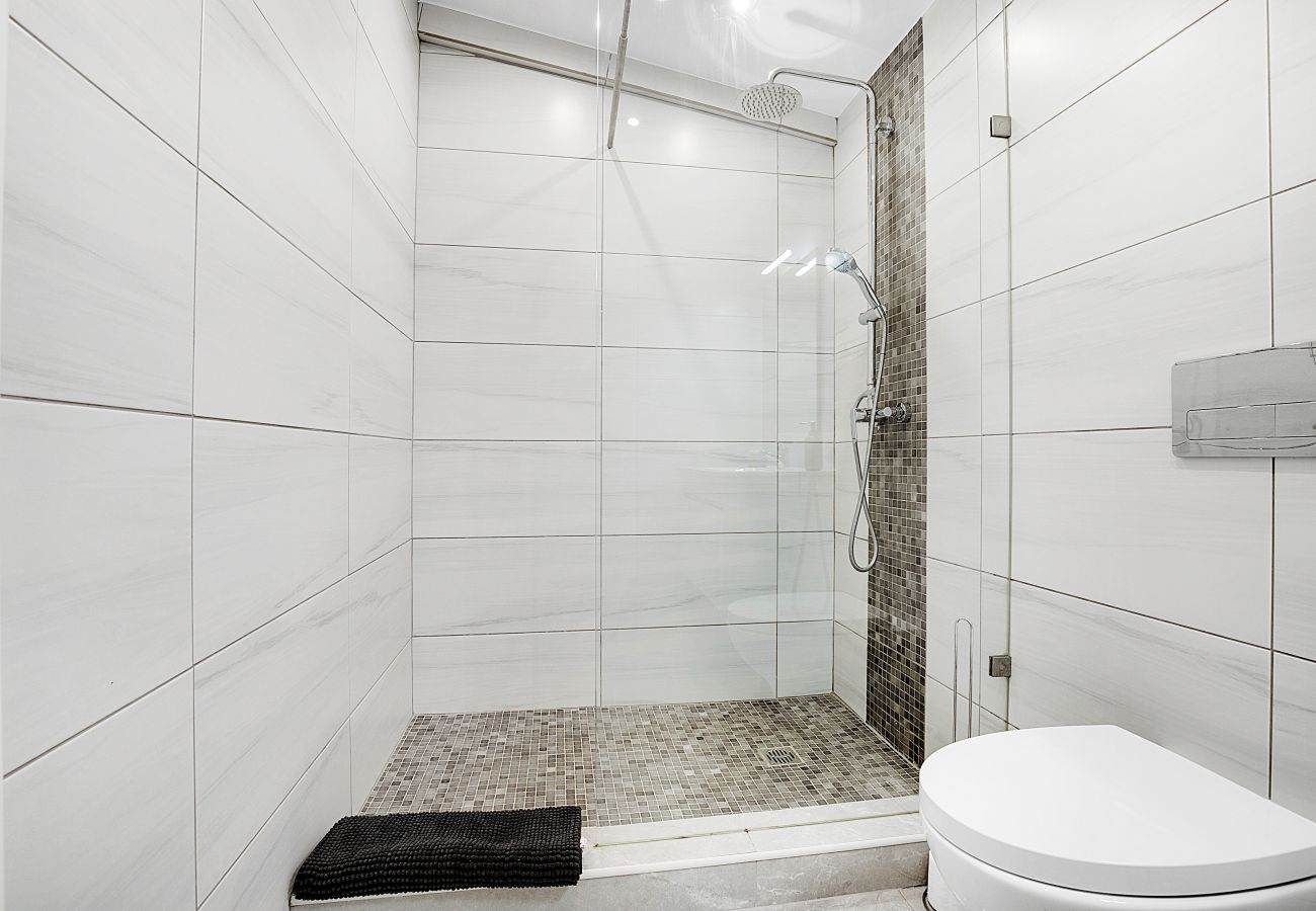Rent by room in Lagoa - QA T1