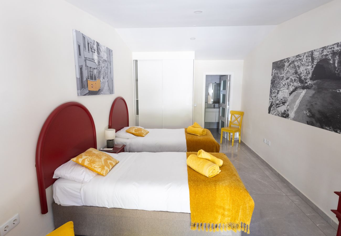 Rent by room in Lagoa - Quinta Aida Farmhouse Twin Room