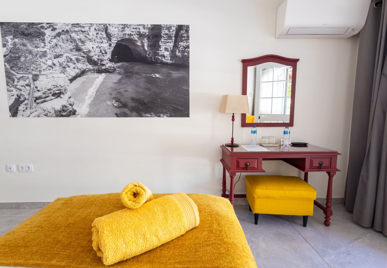 Rent by room in Lagoa - Quinta Aida Farmhouse Twin Room