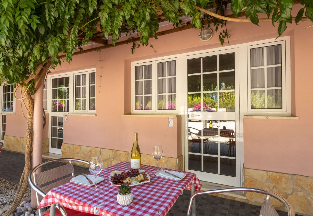 Rent by room in Lagoa - Quinta Aida Farmhouse Twin Room