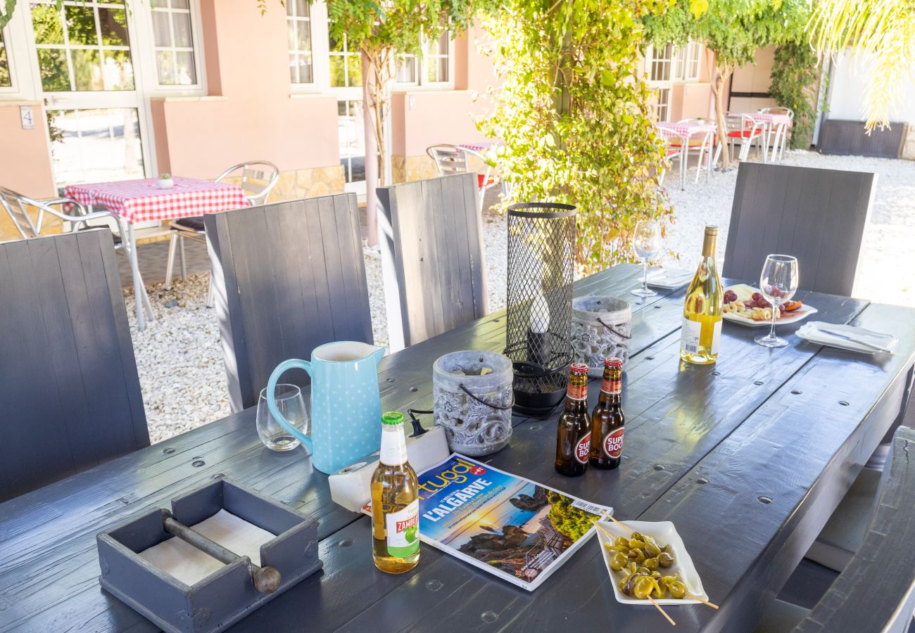Rent by room in Lagoa - Quinta Aida Farmhouse Twin Room