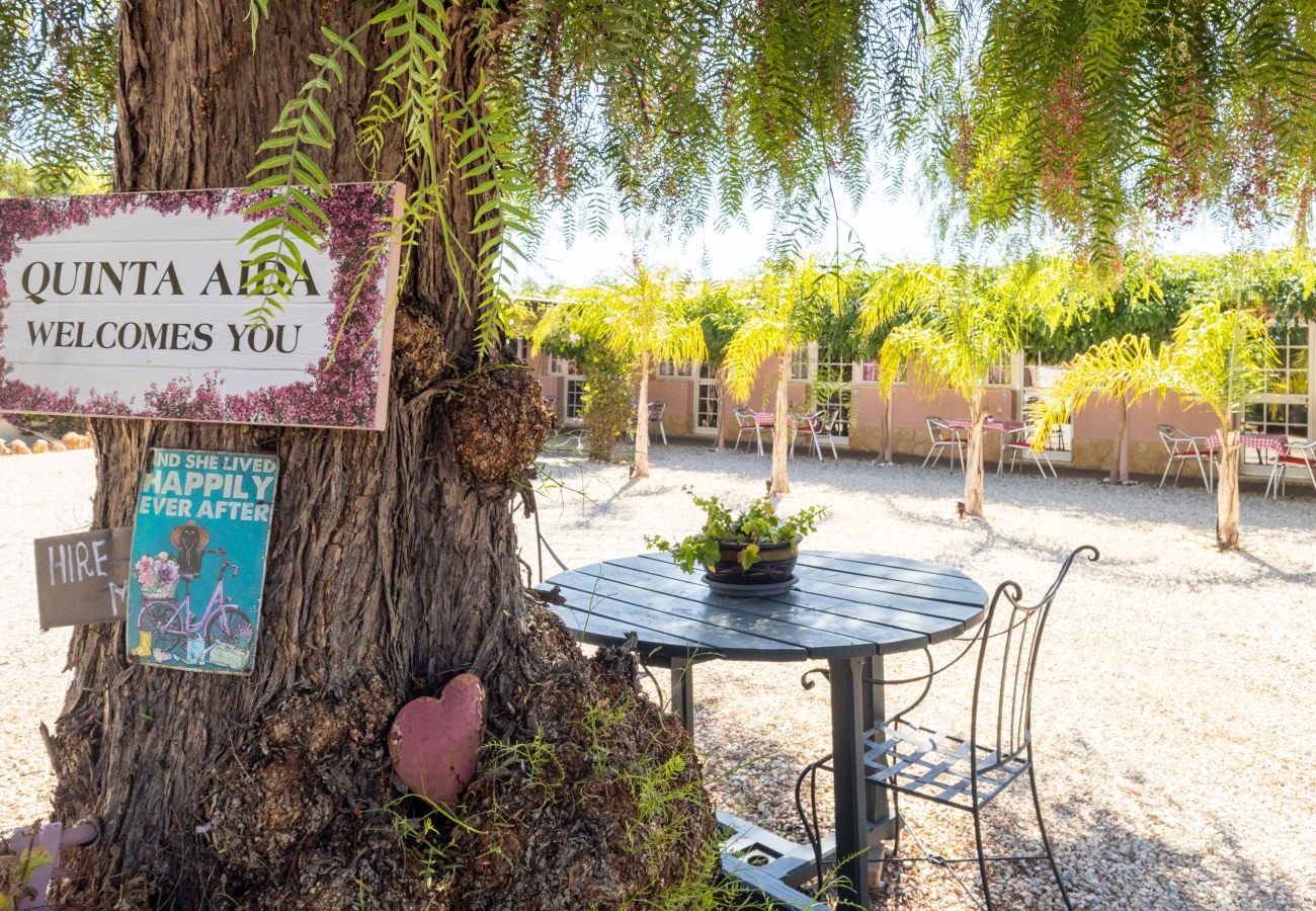 Rent by room in Lagoa - Quinta Aida Farmhouse Twin Room