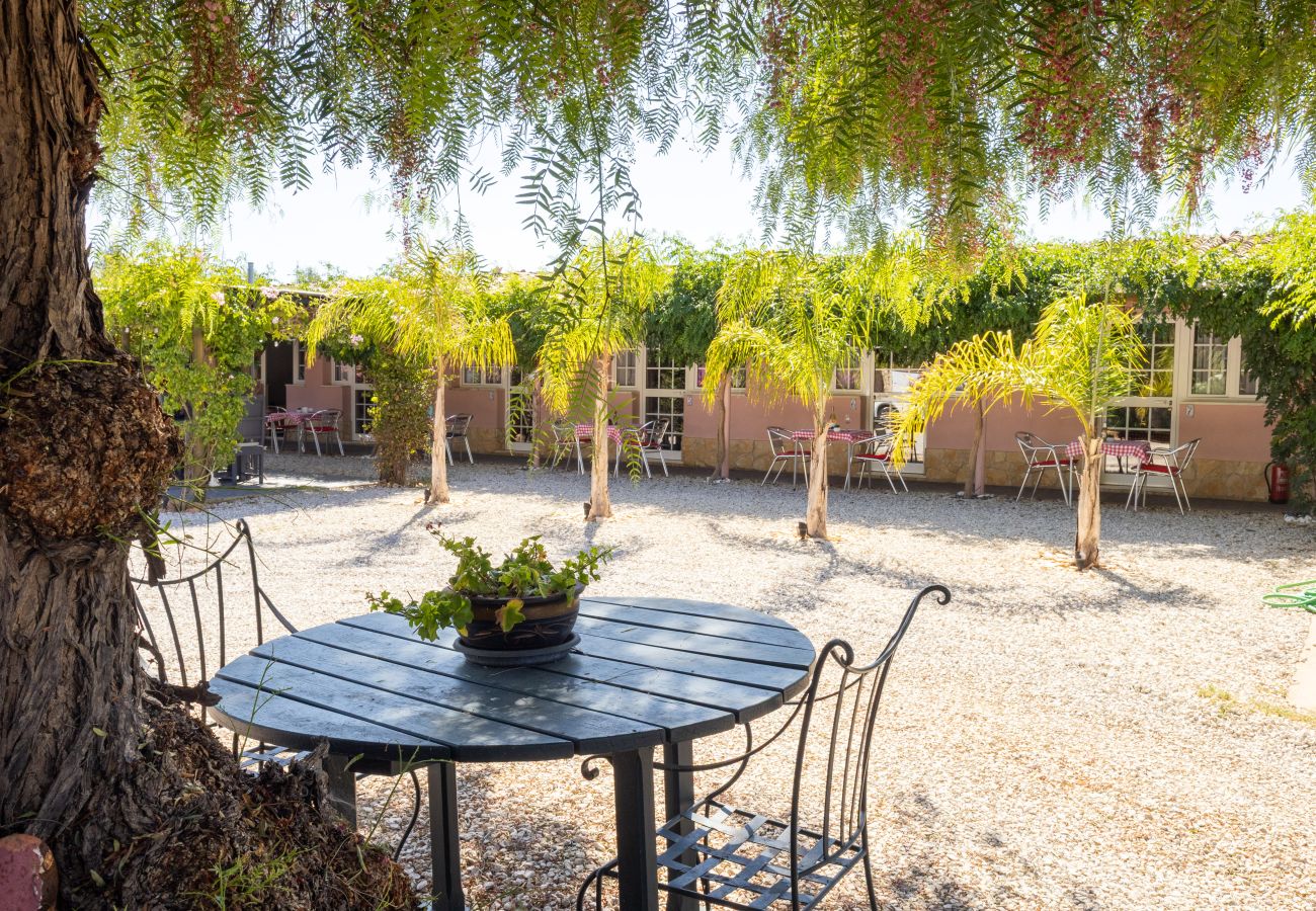 Rent by room in Lagoa - Quinta Aida Farmhouse Twin Room