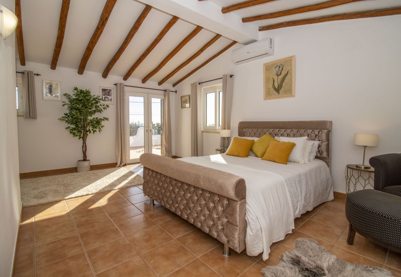 Villa/Dettached house in Carvoeiro - Fantastic renovated 4 bedroom villa